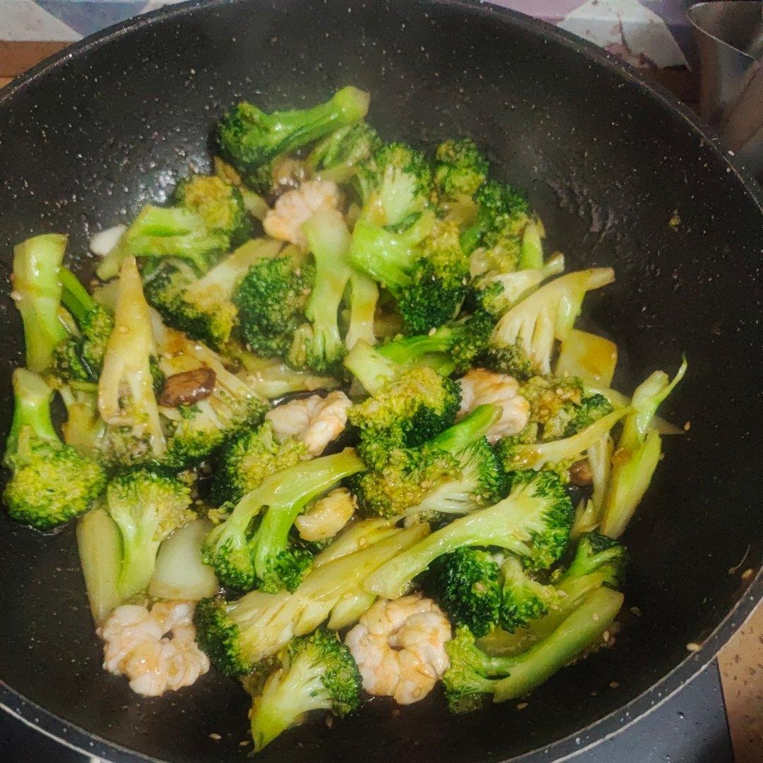 好吃到爆的耗油蒜蓉西兰花(从不修图，喜欢请关注)