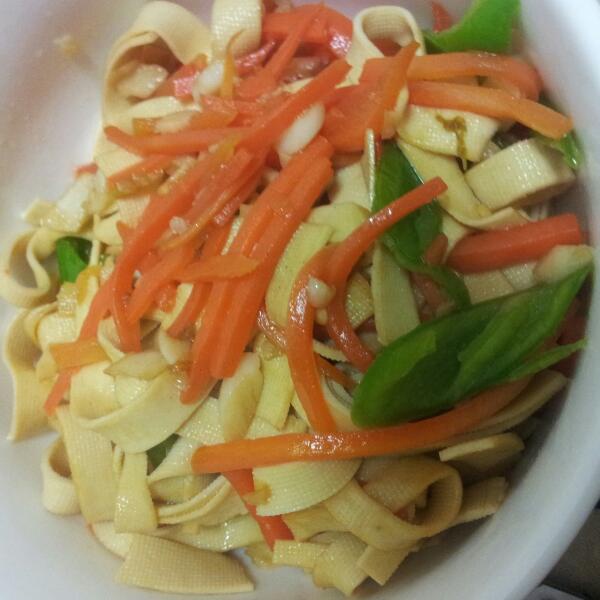 青椒豆腐皮炒肉丝