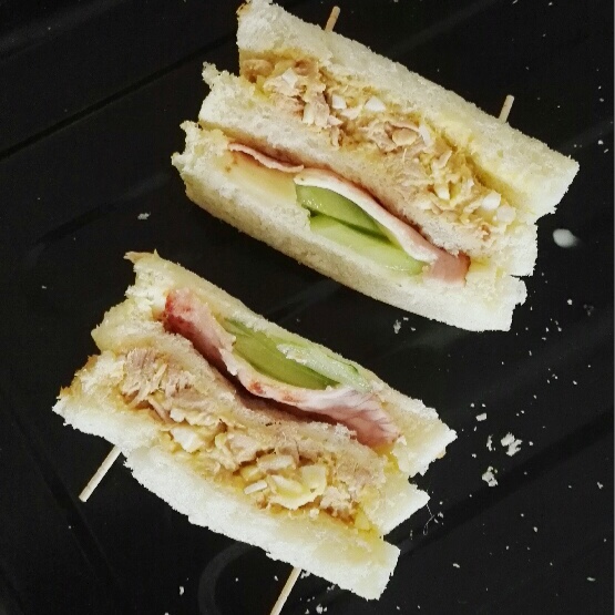 金枪鱼鸡蛋沙拉三明治