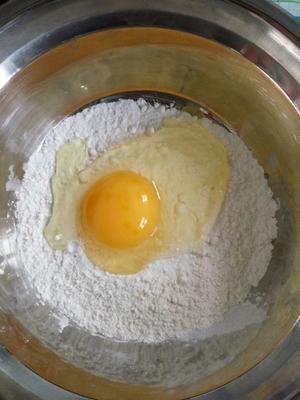 鸡蛋手擀面的做法 步骤1