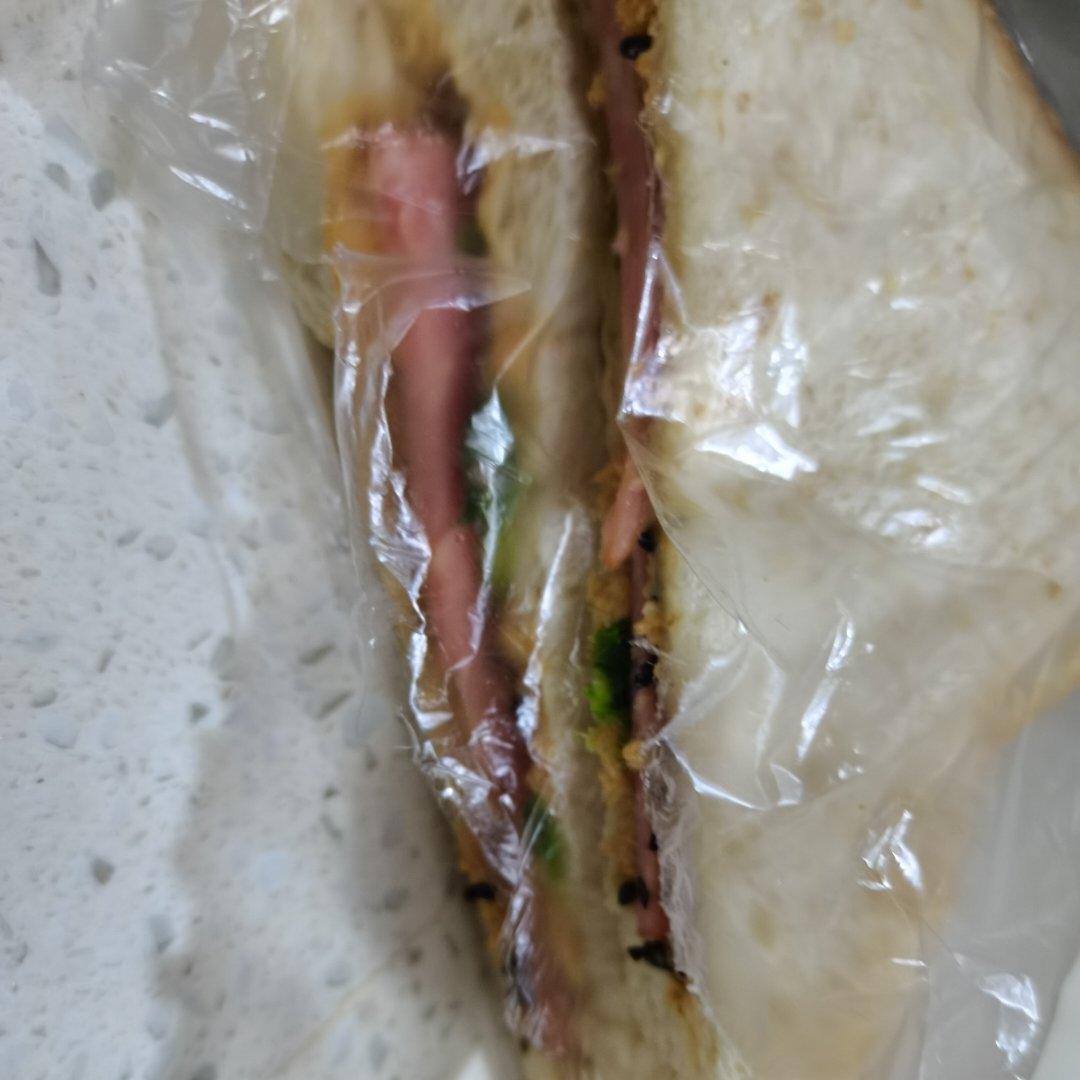 火腿肉松三明治+拿铁+橙子