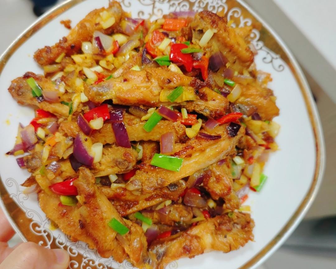 蒜香鸡翅的做法