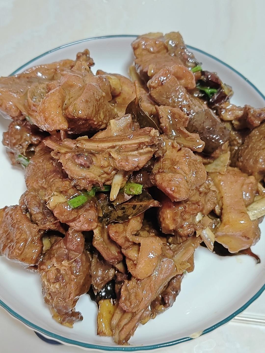传统正宗的啤酒鸭配方和做法，鲜嫩香浓，只需炒千万不要焯水