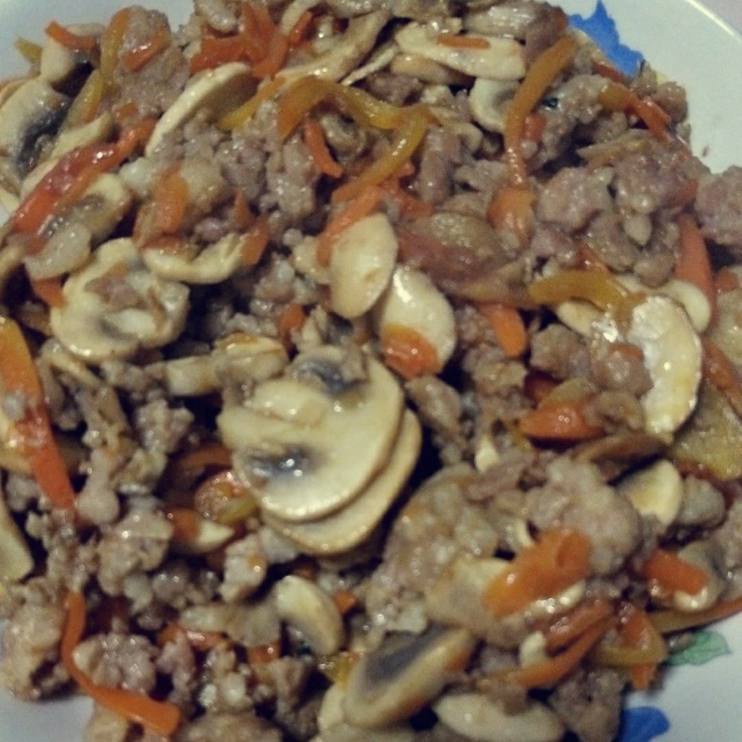 胡萝卜蘑菇炒肉丝
