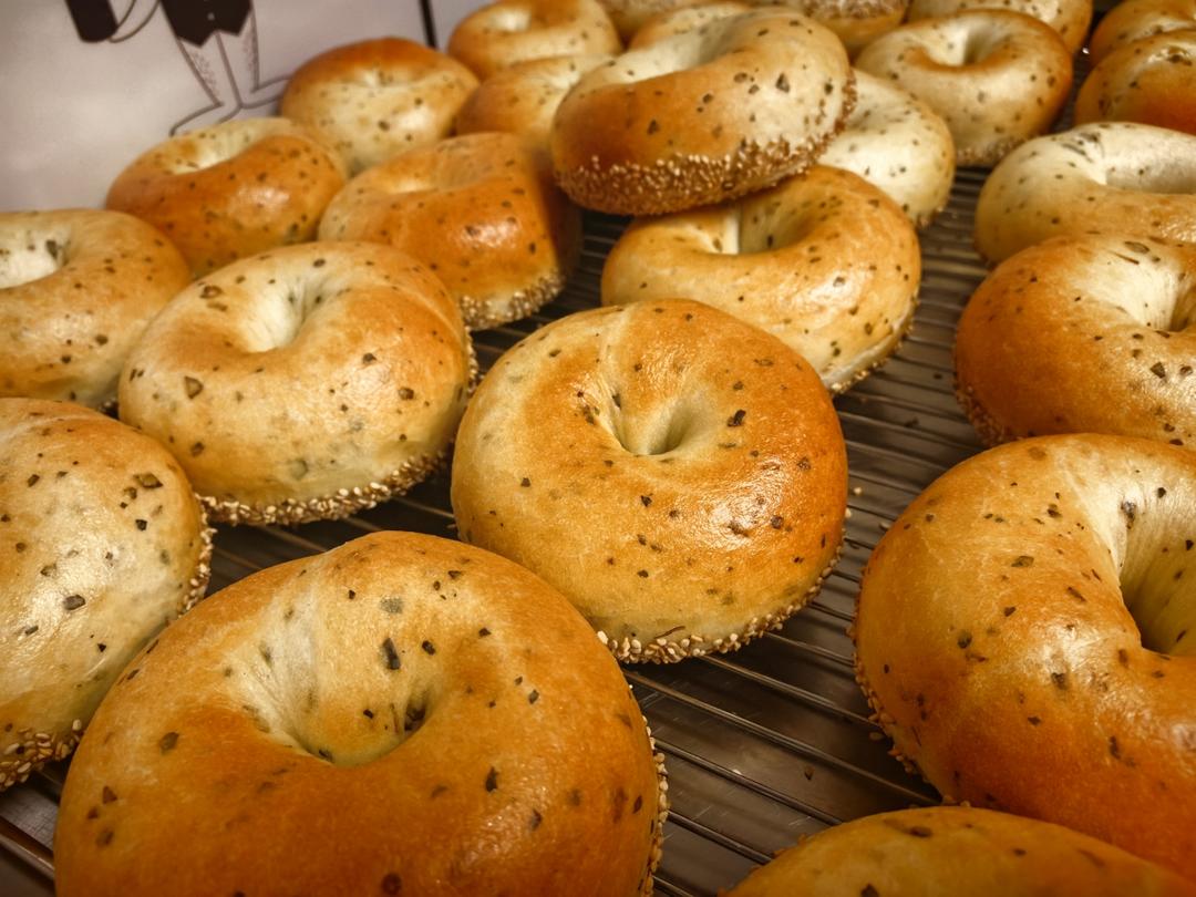 太上头了！这「花椒叶贝果」是谁研究的啊？！🌿 满嘴清香，越嚼越上头！