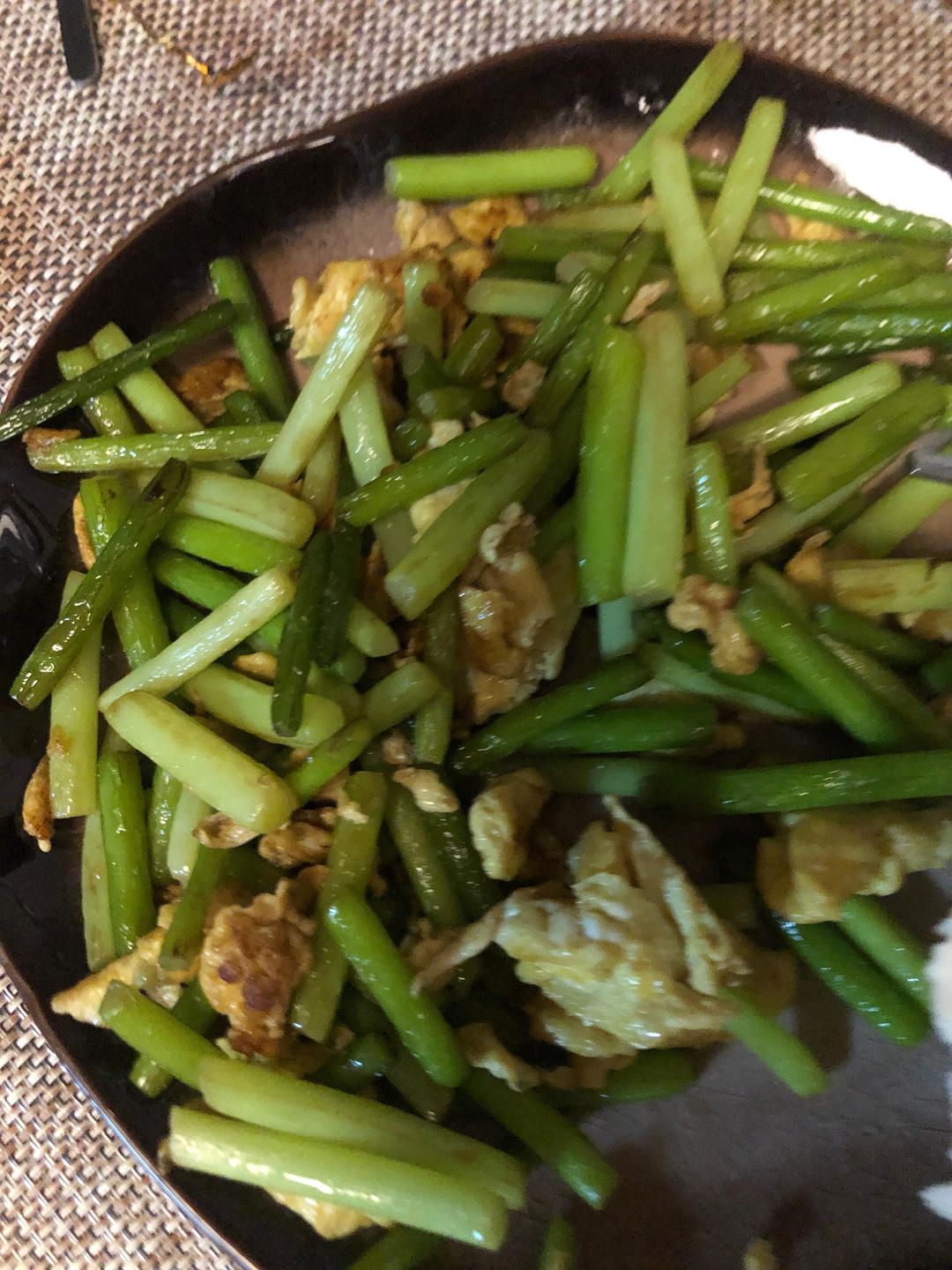 两分钟做好蒜苔炒鸡蛋