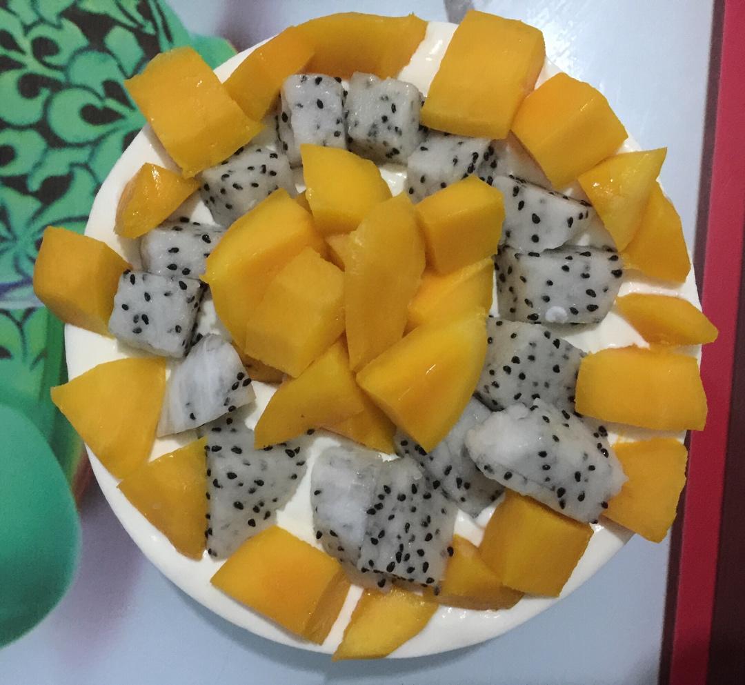草莓季又到了，来个不用烤箱的草莓酸奶慕斯吧