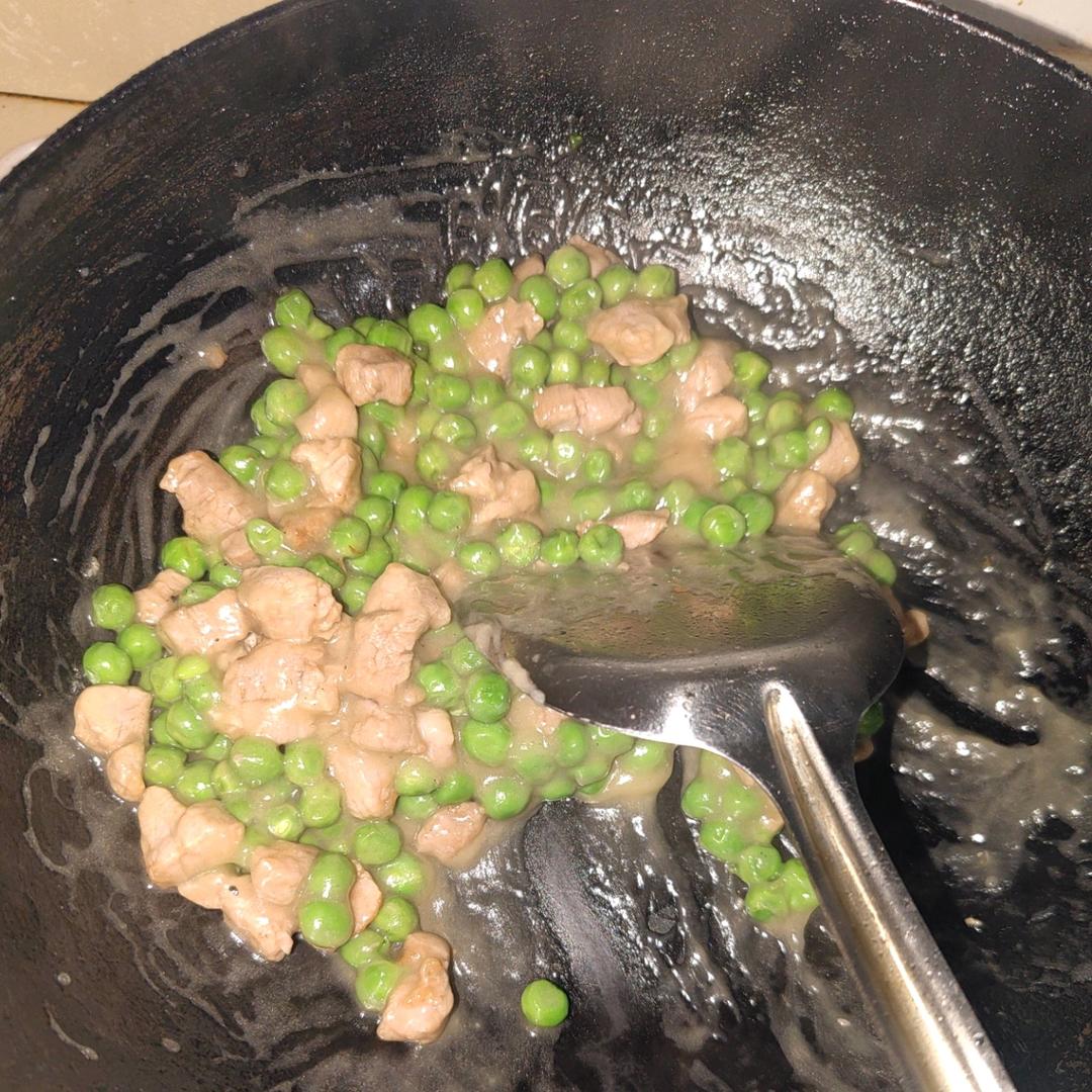 豌豆炒肉丁 5分钟就能搞定 大人小孩都爱吃