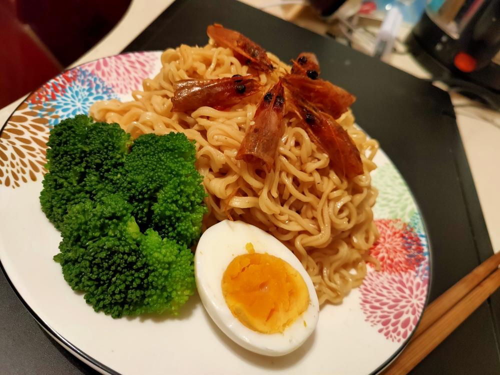 朴素的虾油拌面