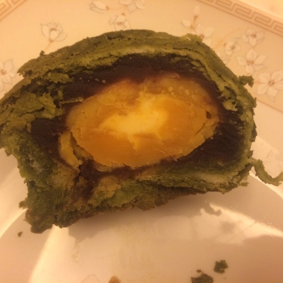 紫薯蛋黄酥