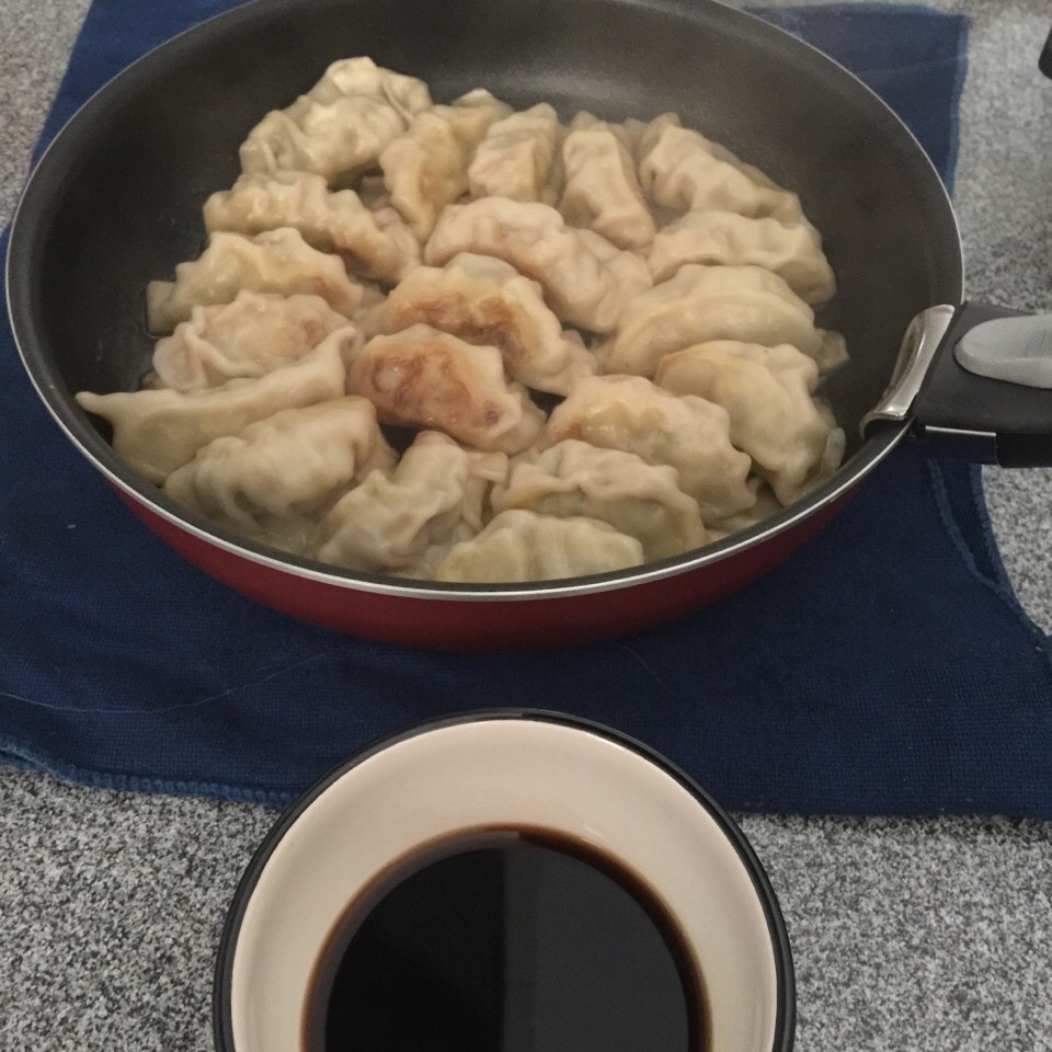 速冻水饺吃腻了吗~变锅贴吧(๑´ڡ`๑)