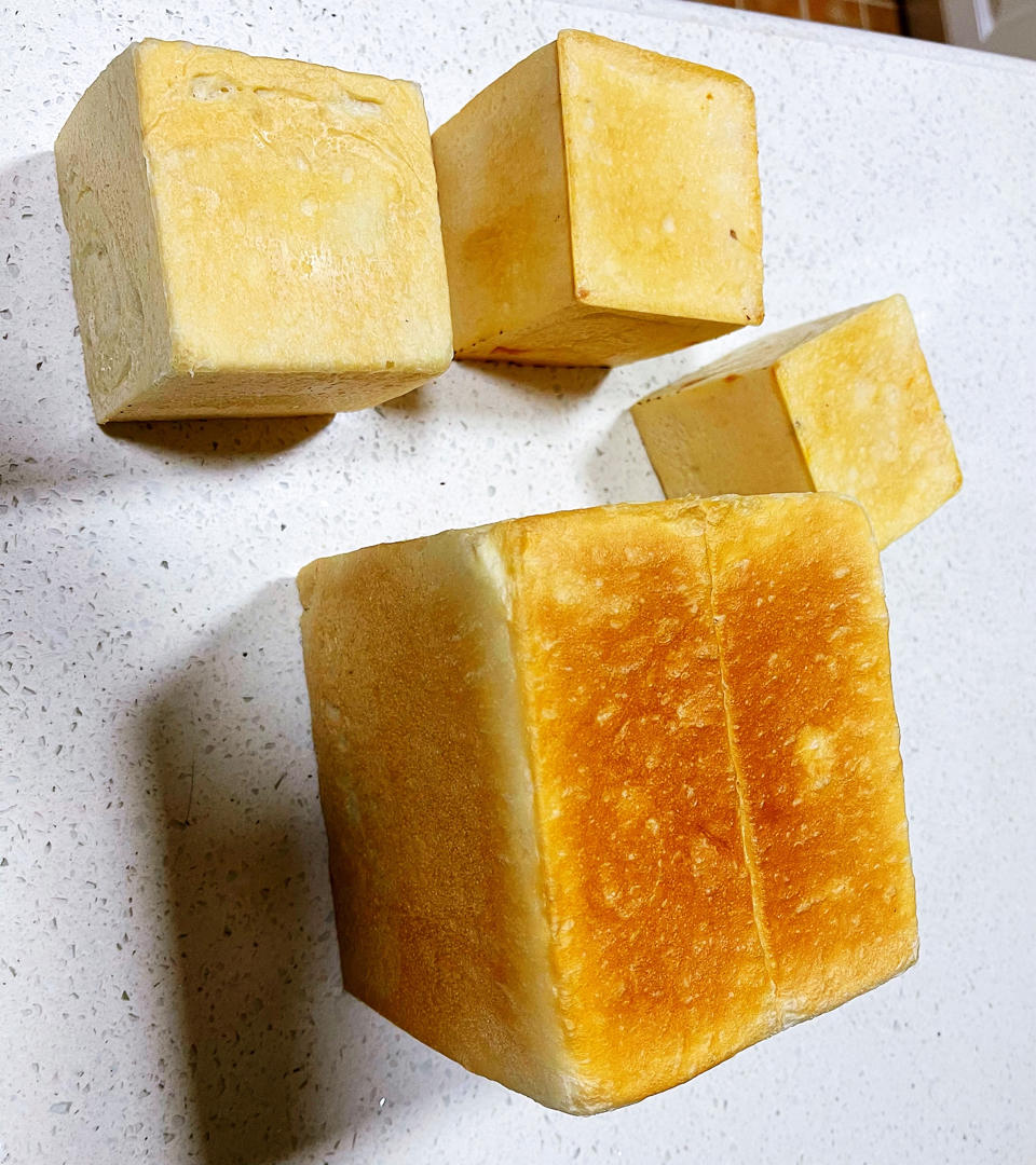 软到拿不起来的生吐司