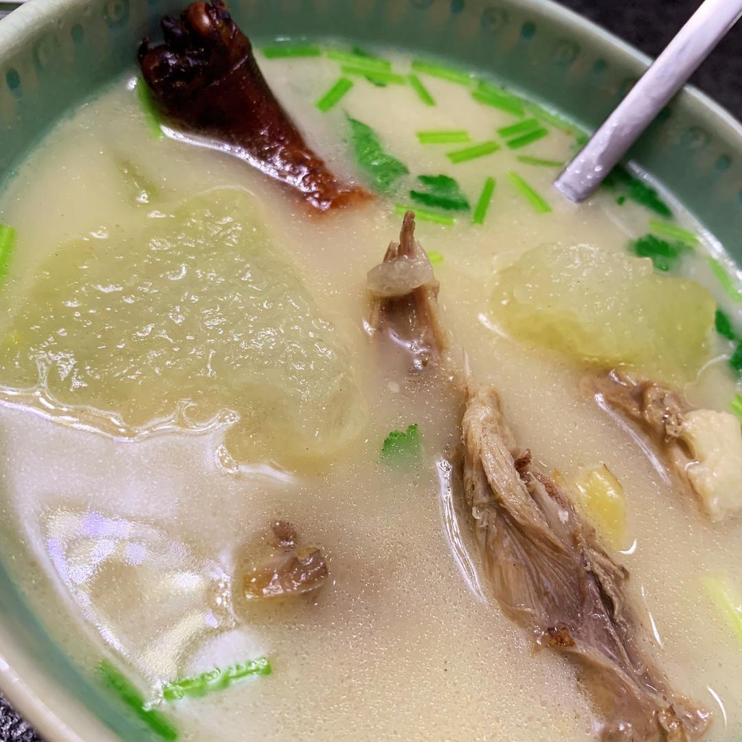 小浅很暖和做的超好喝鸭架汤