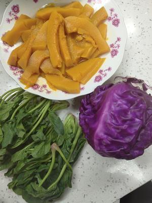 自制彩色蔬菜饺子皮的做法 步骤1