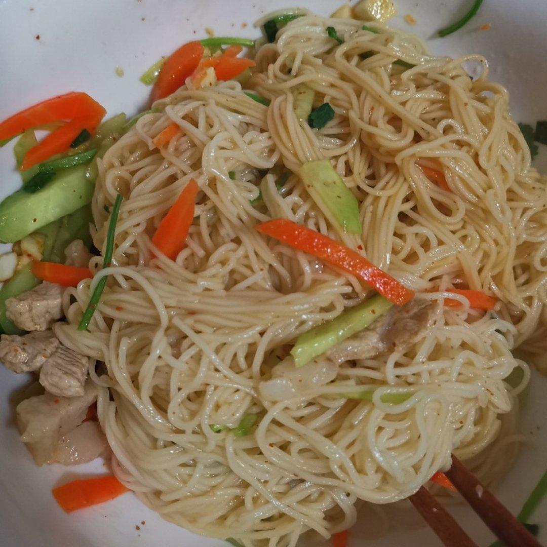 超简单的酸辣凉拌面