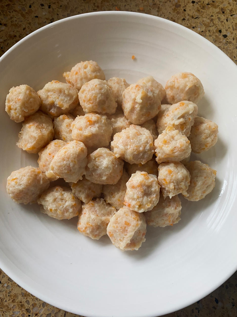 低脂好吃的鸡胸肉三文鱼丸