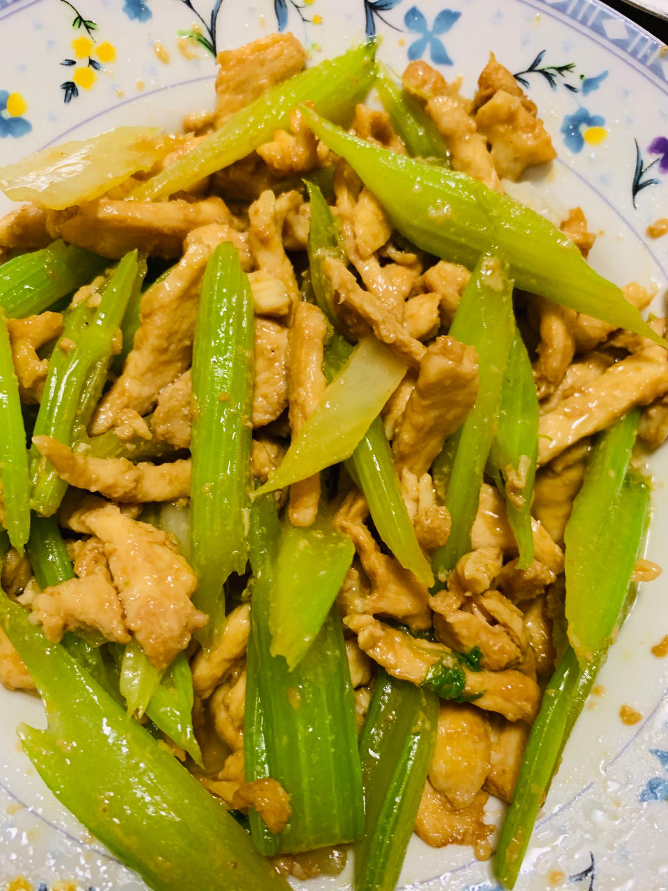 超嫩的鸡胸肉炒芹菜