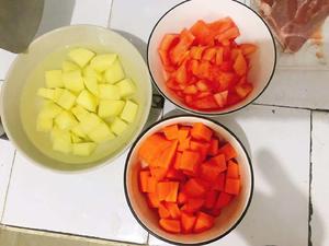 好吃不腻土豆胡萝卜焖牛腩的做法 步骤1