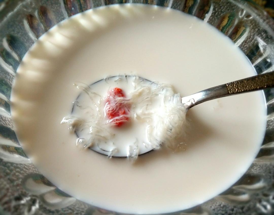 鲜奶炖燕窝
