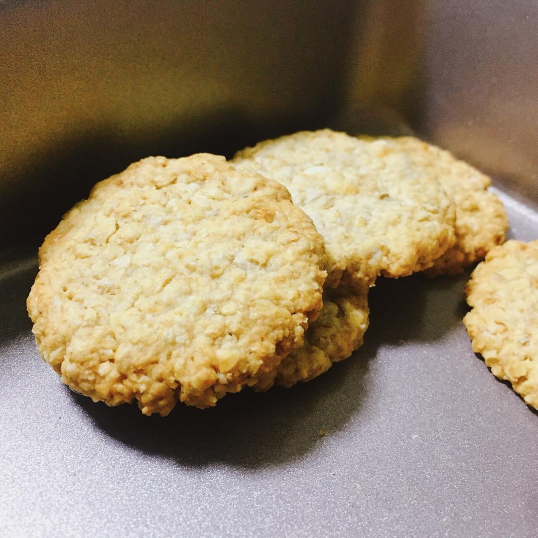 分分钟就能做好的低脂燕麦饼干，香到没朋友！