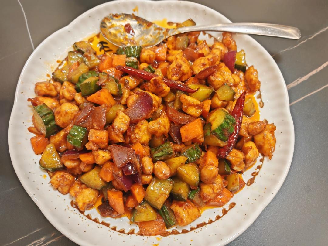 家常快手宫保鸡丁，小朋友也能吃的微辣版，小白也能复刻95%形似，90%味道！