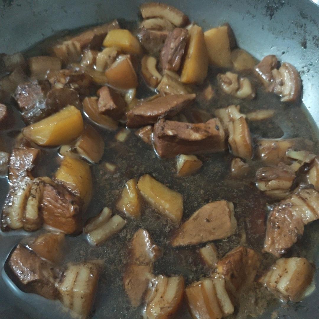 红烧肉炖土豆