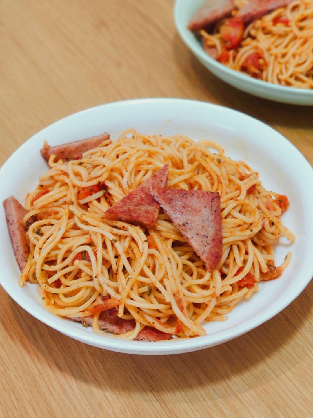 茄酱意大利面