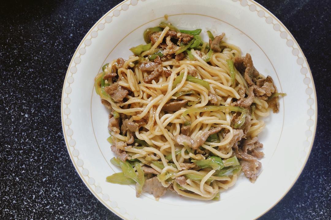 美味青椒肉丝焖面