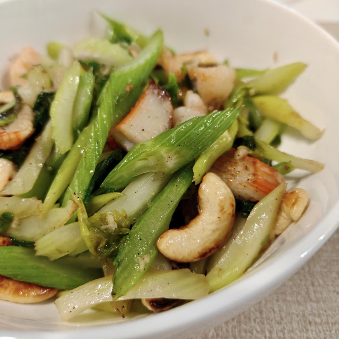 夏日快手菜：蟹肉虾滑炒西芹