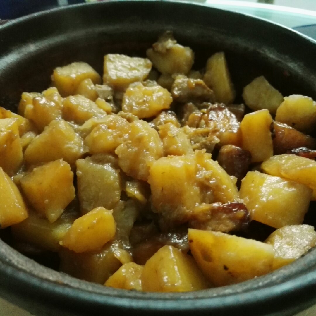 五花肉炖土豆