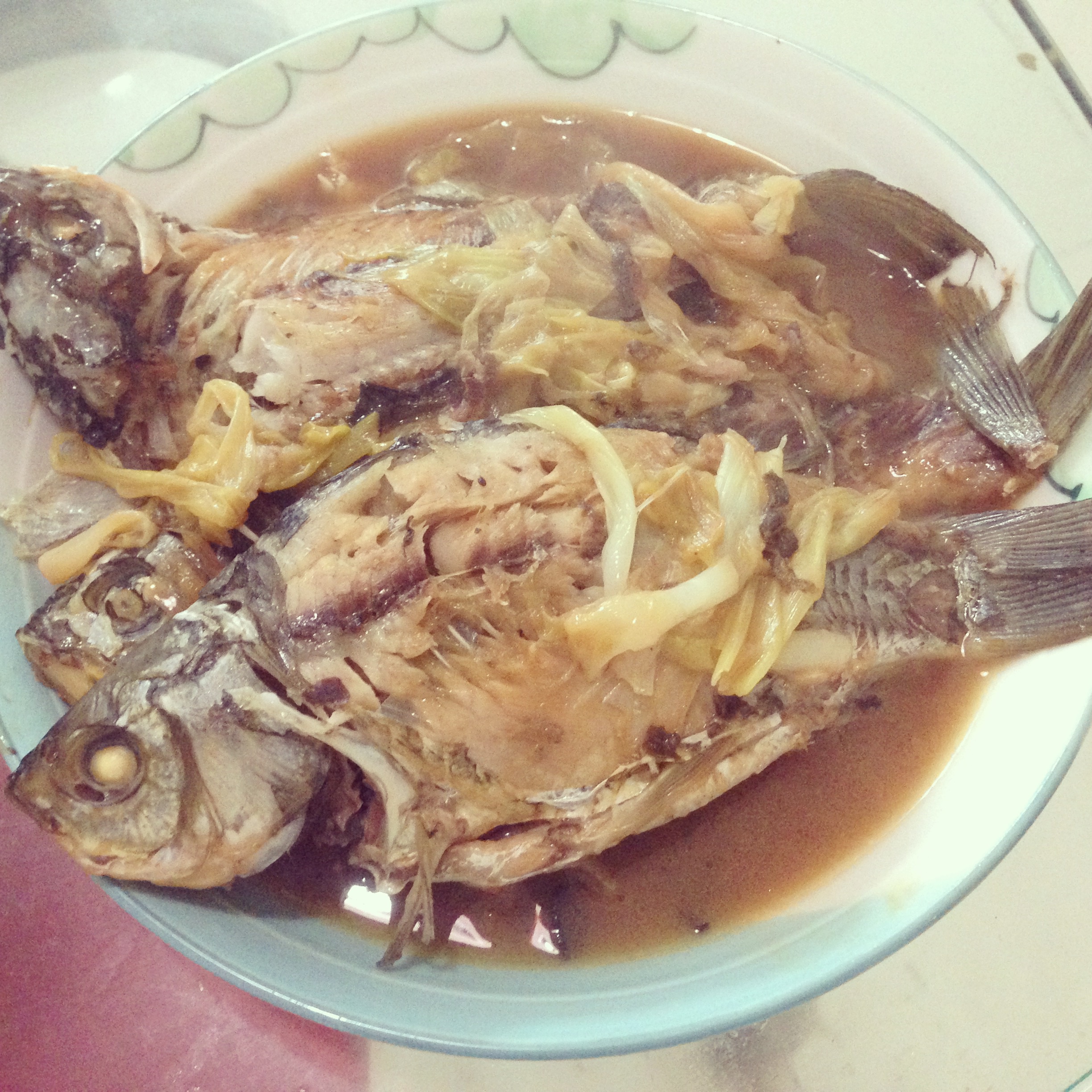 葱熇小鲫鱼