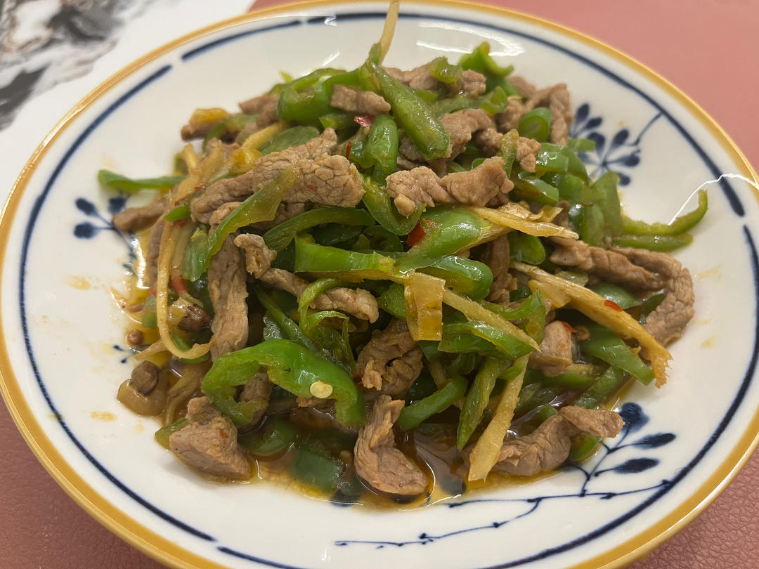 厨师长教你：“青椒牛肉丝”的家常做法，家乡的味道，先收藏了
