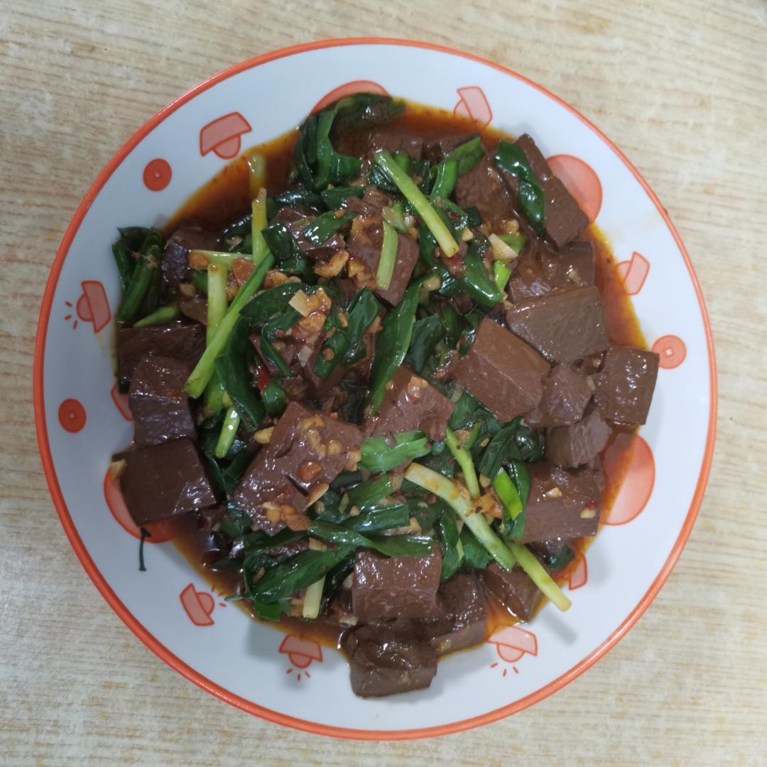 厨师长教你：“韭菜烧鸭血”的正宗做法，非常下饭