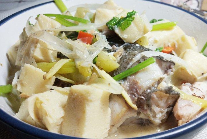 泡椒煮鱼头冻豆腐