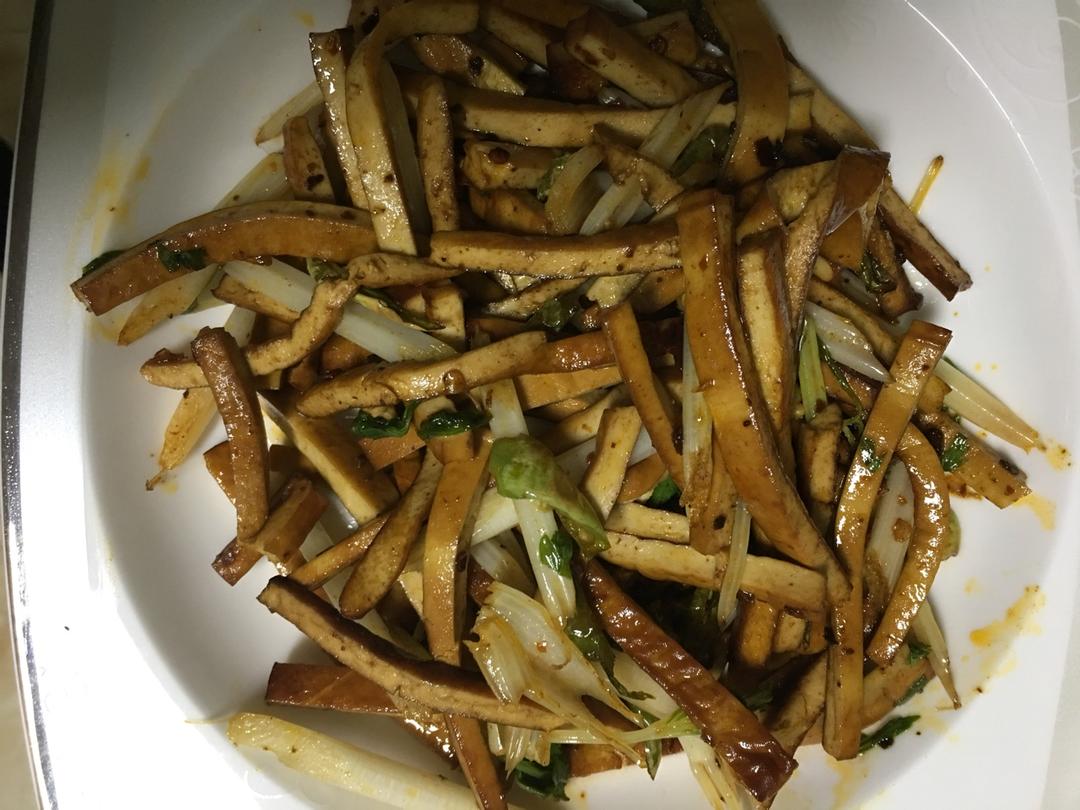 素菜：芹菜炒豆腐干