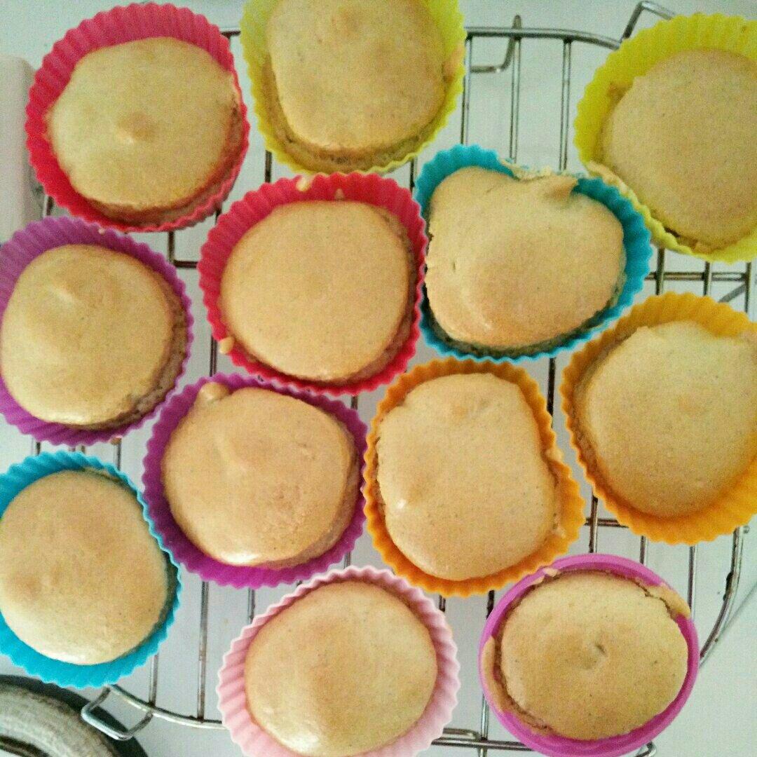 戚风杯子蛋糕^_^不开裂不回缩喔～