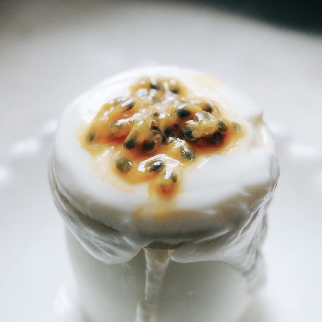 百香果酸奶意式奶冻<Passionfruit Yogurt Panna Cotta>
