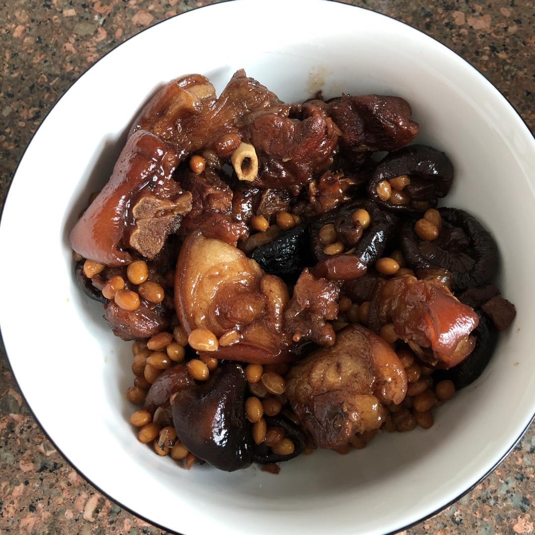 流口水的黄豆炖猪蹄     （参考黄小厨版本）