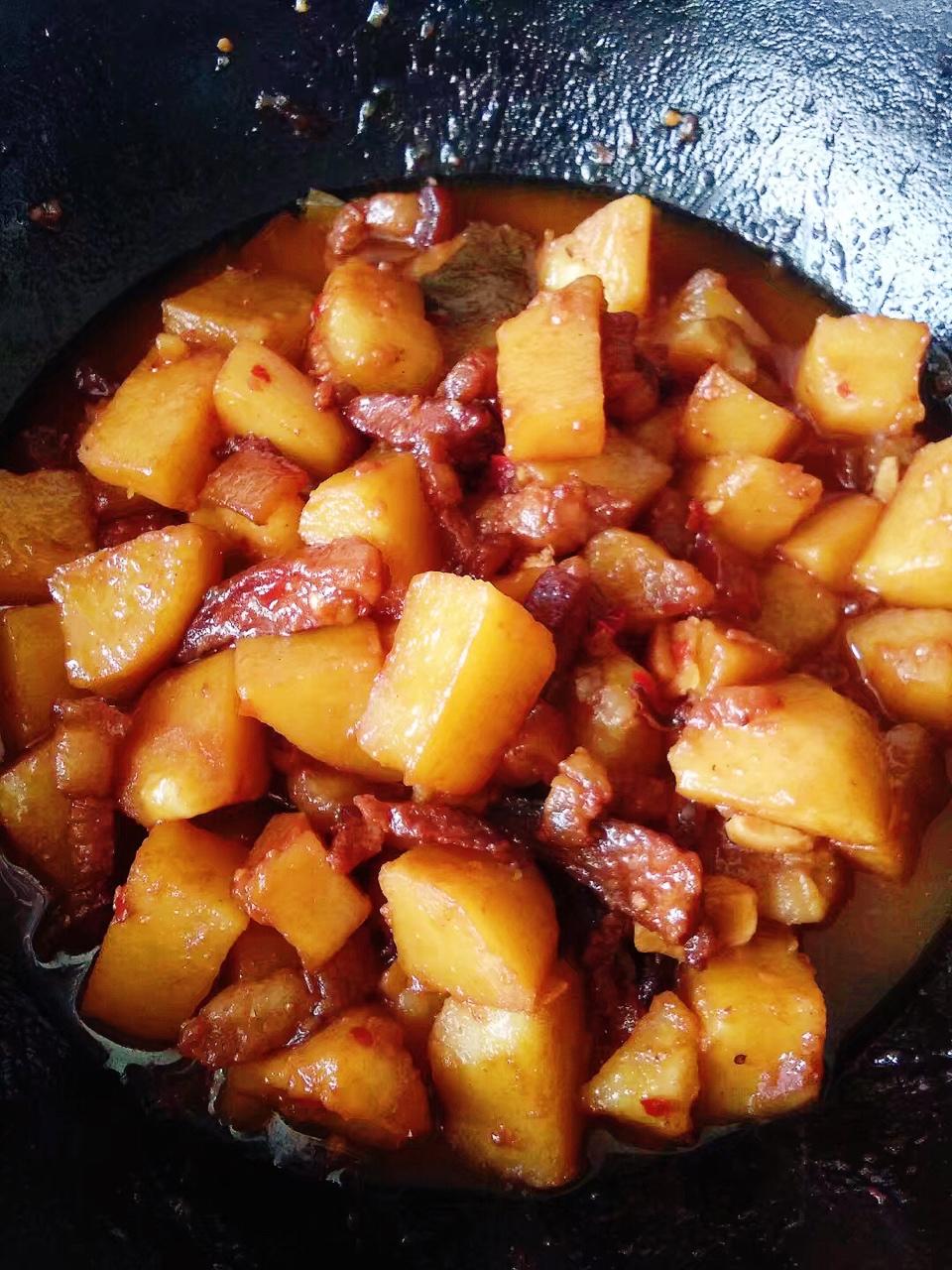 家常菜 红烧肉炖土豆 80后宅女做的红烧肉炖土豆