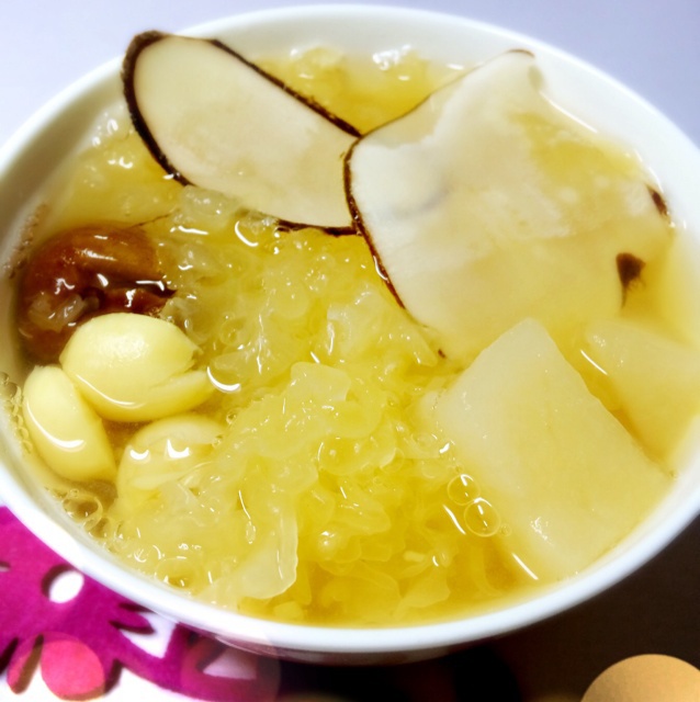 海底椰百合蜜枣银耳羹