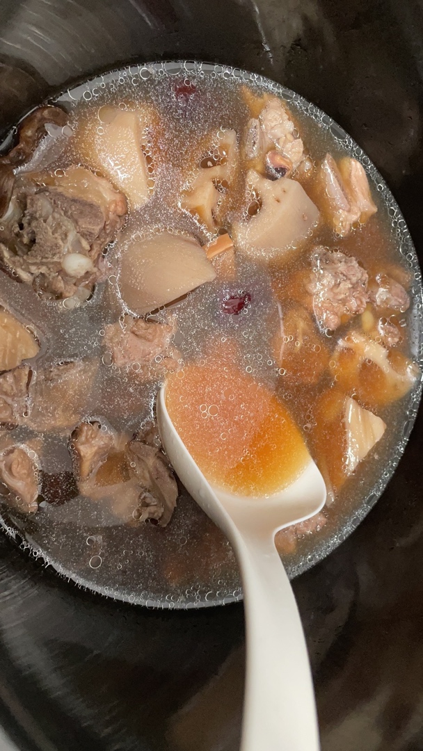 墨鱼莲藕排骨汤