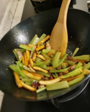 小炒豆干芹菜的做法 步骤7