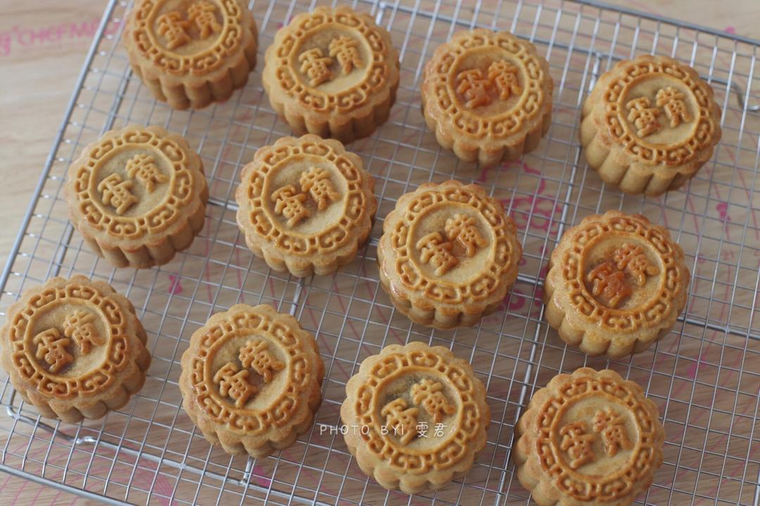 传统蛋黄豆沙月饼│多力浓香花生油X金牌家宴