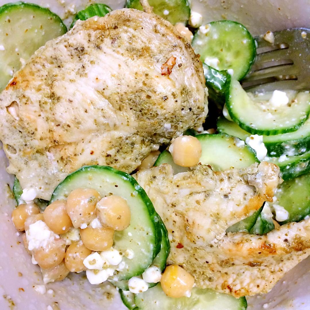 青酱鸡肉鹰嘴豆沙拉Chicken, Chickpea, and Pesto Salad