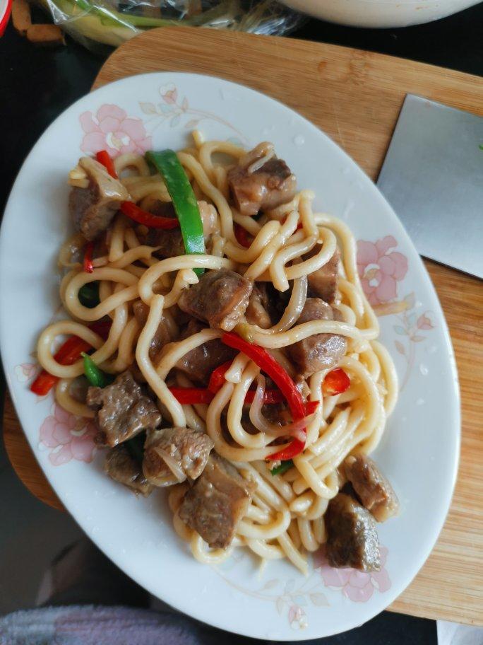 🔥秒杀路边摊的炒面㊙️制牛肉粒炒乌冬面～一口接一口停不下来‼️