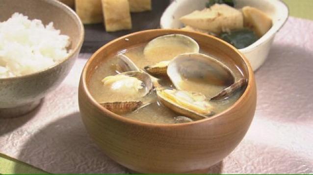 日式蛤蜊味噌汤（ガッテン流あさりの味噌汁）的做法