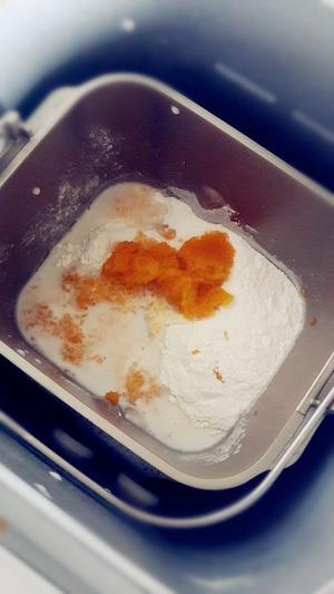 宝宝辅食--南瓜馒头（8个月+）（面包机揉面发酵）的做法 步骤4