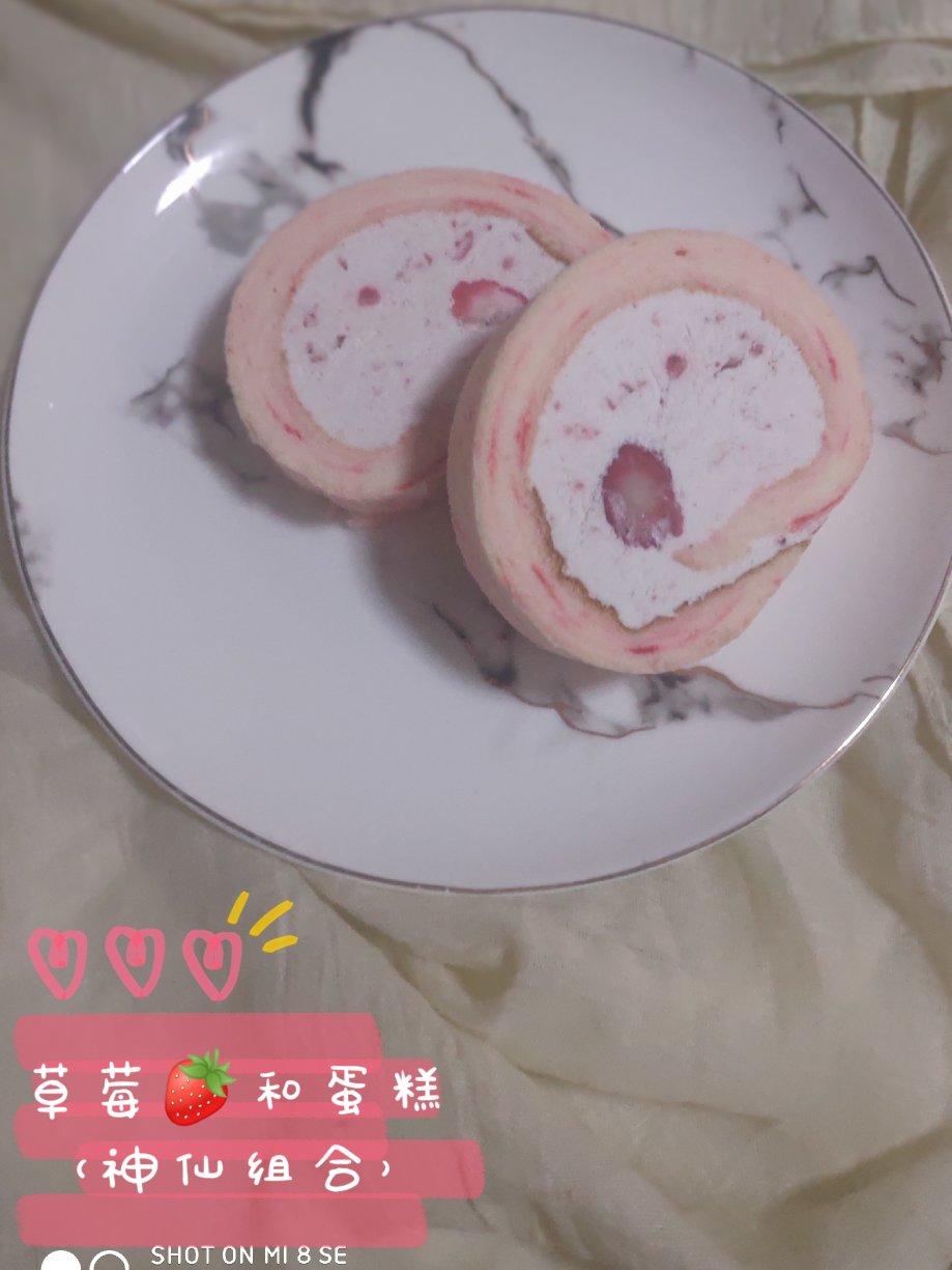 草莓牛乳蛋糕卷
