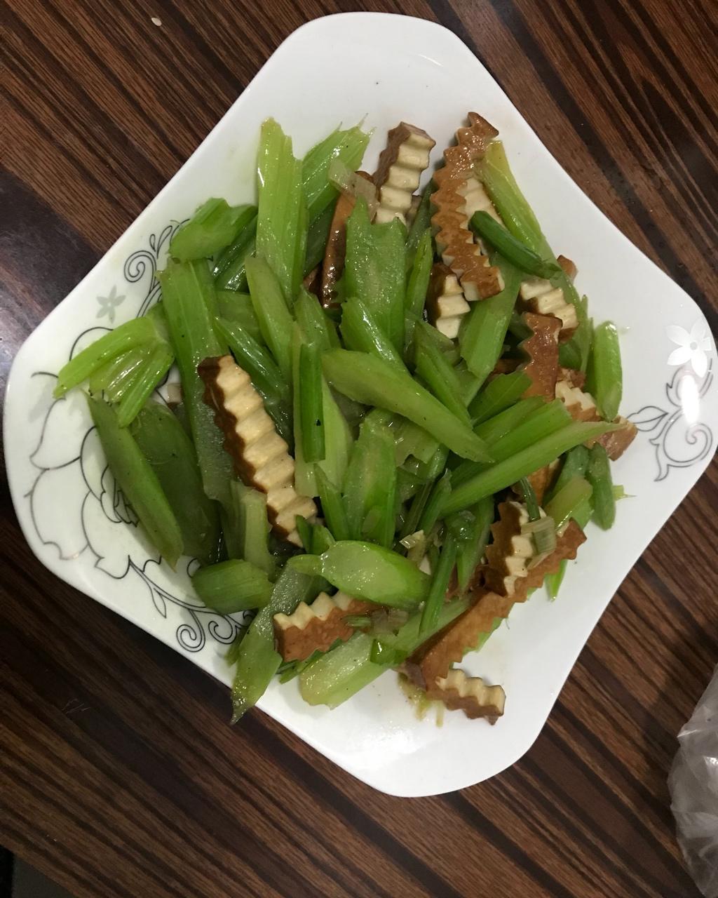 西芹香干