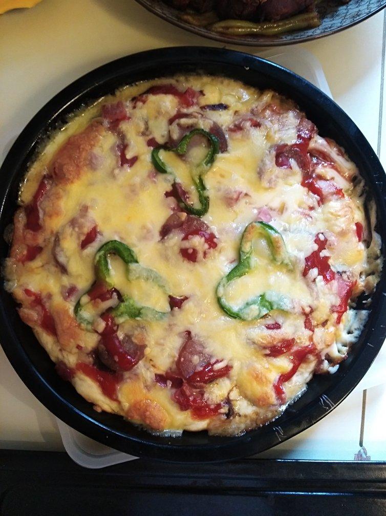 火腿肠围边披萨